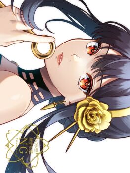 1girl bare_shoulders black_dress black_hair breasts dagger dress earrings flower gold_earrings gold_hairband hair_ornament hairband highres holding holding_dagger holding_knife holding_weapon jewelry knife large_breasts long_hair looking_at_viewer red_eyes sakusakupenpen sidelocks smile solo spy_x_family stiletto_(weapon) two-sided_dress two-sided_fabric weapon yor_briar