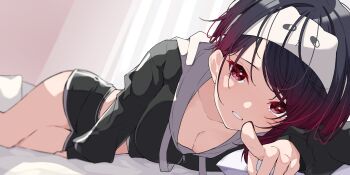 1girl absurdres black_hair black_jacket breasts cleavage cropped_jacket eye_mask gradient_hair highres hood hooded_jacket jacket kisaragi_ren_(vtuber) large_breasts lying mask midriff multicolored_hair on_bed on_side parted_bangs pointing pointing_at_viewer red_eyes red_hair short_hair short_shorts shorts solo takeyabunora virtual_youtuber vspo!
