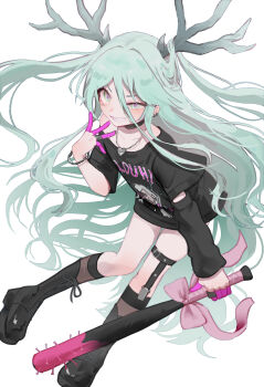 1girl antlers aqua_eyes aqua_hair arm_warmers baseball_bat black_arm_warmers black_boots blush boots bracelet character_print colored_extremities cosplay elizabeth_bathory_(perfect)_(first_ascension)_(fate) elizabeth_bathory_(perfect)_(first_ascension)_(fate)_(cosplay) fate/grand_order fate_(series) grin hair_between_eyes highres holding holding_baseball_bat holding_weapon horns jewelry legwear_garter long_hair long_shirt looking_at_viewer louhi_(fate) necklace ring sharp_teeth shirt simple_background single_arm_warmer smile solo spiked_bat t-shirt teeth uneven_eyes very_long_hair weapon white_background yunu_nuyu