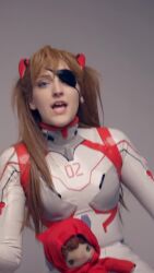 1girl animated audible_music blue_eyes bodysuit brazilian_(nationality) breasts brown_hair cosplay doll evangelion:_3.0+1.0_thrice_upon_a_time freckles gloves highres indoors interface_headset_(evangelion) lips looking_at_viewer mecha_pilot_suit memepantazis neon_genesis_evangelion photo_(medium) plugsuit_(evangelion) real_life rebuild_of_evangelion shiny_clothes small_breasts solo sound souryuu_asuka_langley souryuu_asuka_langley_(cosplay) standing tagme talking twintails two_side_up video white_bodysuit