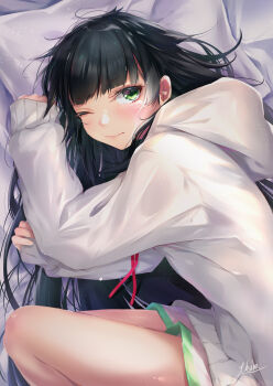 1girl absurdres bare_legs bed_sheet blunt_bangs closed_mouth commentary_request dress from_side green_eyes green_trim highres hiyajou_maho hood hood_down hoodie long_hair long_sleeves looking_at_viewer lying on_side one_eye_closed science_adventure sleeves_past_wrists solo steins;gate thighs very_long_hair waking_up white_hoodie yakku