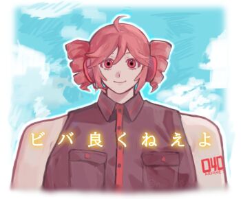 1girl ahoge anatomical_nonsense bare_shoulders blue_background border broad_shoulders closed_mouth collared_shirt data_nanka_nee_yo_(meme) drill_hair fading_border headset highres hito_mania_(utau) kasane_teto kasane_teto_(utau) looking_at_viewer lyrics meme nou_1182 number_tattoo outline parody red_eyes red_hair red_shirt sattou_(style) shirt short_hair shoulder_tattoo sleeveless sleeveless_shirt smile solo source_quote_parody straight-on tattoo translation_request twin_drills twitter_username upper_body utau white_border white_outline yowamushi_mont-blanc_(vocaloid)