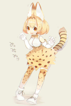1girl absurdres animal_ears animal_print blonde_hair bow bowtie brown_eyes cat_ears check_commentary claw_pose commentary_request elbow_gloves full_body gloves highres kemono_friends looking_at_viewer open_mouth print_bow print_bowtie print_thighhighs reirou_(chokoonnpu) serval_(kemono_friends) shoes short_hair solo tail thighhighs translated