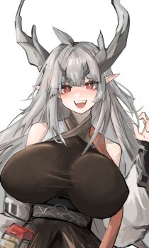 1girl :d arknights bare_shoulders black_shirt blush breasts bright_pupils chinese_commentary commentary grey_hair grey_horns hand_up highres horns huge_breasts long_hair matoimaru_(arknights) open_mouth pointy_ears red_eyes shirt simple_background sleeveless sleeveless_shirt smile solo teeth upper_body upper_teeth_only vzaaaaaaa white_background white_pupils