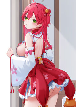 1girl ahoge ass backless_kimono blush breasts commentary_request green_eyes hakama highres hololive japanese_clothes kimono large_breasts long_hair looking_at_viewer nyan_(reinyan_007) open_mouth pink_hair red_hakama sakura_miko sakura_miko_(1st_costume) sideboob solo virtual_youtuber white_kimono