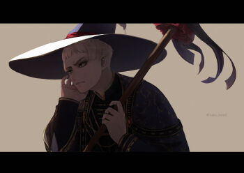 1boy blue_hat broom closed_mouth commentary_request green_eyes hat highres holding holding_broom letterboxed long_sleeves looking_ahead male_focus robe rollo_flamme roro_(haru_roro2) short_hair solo twisted_wonderland twitter_username upper_body v-shaped_eyebrows white_hair witch_hat