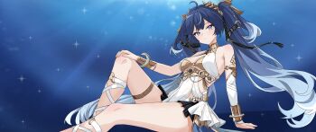 1girl absurdres ahoge ancient_greek_clothes arm_support armlet blue_background blue_eyes closed_mouth commentary_request gold_bra gradient_hair greco-roman_clothes hand_on_own_knee highres iuno_(wuthering_waves) jewelry knee_up laurel_crown light_smile long_hair multicolored_hair rpca sitting solo streaked_hair thighlet twintails vambraces wuthering_waves