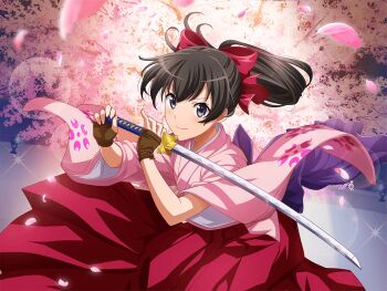 1girl black_hair blue_eyes brown_gloves cherry_blossoms closed_mouth cosplay fingerless_gloves game_cg gloves hakama hakama_skirt holding holding_sword holding_weapon japanese_clothes kagura_hikari katana kimono long_hair looking_at_viewer official_art pink_kimono ponytail red_hakama sakura_taisen shinguuji_sakura shinguuji_sakura_(cosplay) shoujo_kageki_revue_starlight shoujo_kageki_revue_starlight_-re_live- skirt smile solo stage_lights sword v-shaped_eyebrows weapon