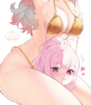 2girls alternate_costume between_thighs bikini blush breasts cleavage cosllint0 face_in_crotch feathers femdom gold_bikini golden_week head_between_knees head_between_thighs highres hololive hololive_english large_breasts long_hair looking_at_viewer mori_calliope multicolored_hair multiple_girls navel orange_hair pink_hair red_eyes satin_bikini scissorhold shiny_swimsuit side-tie_bikini_bottom simple_background smile stomach string_bikini swimsuit takanashi_kiara thick_thighs thighs virtual_youtuber yellow_bikini yuri