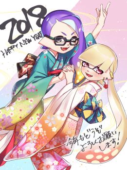 2018 2girls \n/ arm_up asymmetrical_bangs black-framed_eyewear black_eyes blonde_hair commentary_request earclip earrings fangs floral_print floral_print_kimono flower_earrings glasses gradient_clothes gradient_hair gradient_kimono green_kimono happy_new_year highres holding_hands inkling inkling_girl inkling_player_character japanese_clothes jewelry kimono long_hair looking_at_viewer multicolored_hair multiple_girls new_year nintendo obi obiage obijime one_eye_closed open_mouth orange_kimono pink_eyes pink_kimono pointy_ears print_kimono purple_hair sash smile splatoon_(series) splatoon_2 tentacle_hair translation_request twintails two-tone_hair two-tone_kimono wavy_hair yamagishi_chihiro yellow_kimono