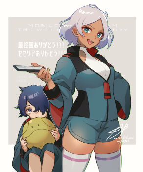 1boy 1girl aizaki_b aqua_eyes blue_hair border commentary_request controller copyright_name dark-skinned_female dark_skin green_jacket green_shorts grey_background grey_hair gundam gundam_suisei_no_majo hair_over_one_eye haro highres holding holding_remote_control jacket medium_hair open_mouth outside_border purple_eyes remote_control rouji_chante secelia_dote shorts sitting skindentation smile standing thighhighs translation_request white_border white_thighhighs