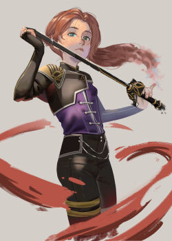 1girl black_pants clair_obscur:_expedition_33 closed_mouth commentary commentary_request english_commentary freckles french_commentary gizmos glint green_eyes grey_background highres holding holding_sword holding_weapon long_hair maelle_(clair_obscur:_expedition_33) mixed-language_commentary pants rapier red_hair simple_background solo sword weapon