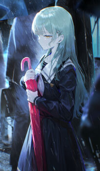 1girl bang_dream! bang_dream!_it's_mygo!!!!! black_skirt brown_eyes closed_mouth closed_umbrella commentary_request green_hair grey_neckerchief hair_ornament hairclip half-closed_eyes highres holding holding_umbrella ji_dao_ji long_hair long_sleeves neckerchief pleated_skirt puffy_long_sleeves puffy_sleeves rain red_umbrella skirt sleeves_past_wrists solo_focus umbrella very_long_hair wakaba_mutsumi wet