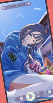 1girl absurdres bizen_kurage black_hair blue_hoodie blurry commentary_request cube_hair_ornament depth_of_field gen_1_pokemon grey_eyes grin hair_ornament hand_up highres holding holding_poke_ball hood hood_down hoodie leggings lida_(pokemon) long_hair looking_at_viewer nintendo poke_ball poke_ball_(basic) pokemon pokemon_(creature) pokemon_legends:_z-a ribbed_socks smile socks staryu teeth topknot w white_socks