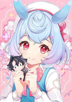 1girl blue_hair bow bowtie character_doll closed_mouth commentary_request doll fukaya_miku genshin_impact gradient_hair hair_between_eyes hair_ornament hairclip hat heart heart_hair_ornament highres long_sleeves looking_at_viewer multicolored_hair pink_bow pink_bowtie red_eyes shirt sigewinne_(genshin_impact) simple_background smile solo white_hat white_shirt wriothesley_(genshin_impact)