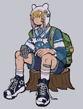 1boy adventure_time backpack badge bag bandages bandaid bandaid_on_cheek bandaid_on_face bandaid_on_hand bandaid_on_knee bandaid_on_leg bee_print black_eyes blonde_hair blue_shirt blue_shorts blue_sweater bmo bunbukutyagama button_badge character_doll character_print closed_mouth collared_shirt denim doll finn_the_human full_body green_bag grey_background hat highres jake_the_dog long_sleeves male_focus mechanical_arms patch shirt shoes shorts single_mechanical_arm sitting sneakers socks solo star_ornament sticker sweater tree_stump white_hat white_socks