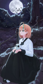 1girl absurdres ahoge aqua_nails aqua_streaks black_skirt blurry blurry_background closed_mouth commentary commission depth_of_field english_commentary fieryonion fingernails full_moon green_eyes hair_ornament hairclip highres indie_virtual_youtuber japanese_clothes kimono korean_commentary light_smile long_fingernails long_skirt looking_to_the_side medium_hair mixed-language_commentary moon nail_polish night orange_hair outdoors parallel_hairclips sitting sitting_on_stairs skirt solo stairs white_kimono