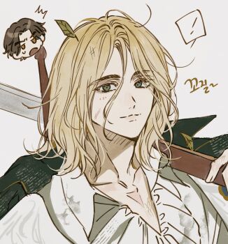 Rule 34 | !, 1boy, androgynous, blonde hair, carlo (lies of p), chibi, chibi inset, collarbone, commentary request, guragamja, highres, holding, holding sword, holding weapon, korean commentary, korean text, lies of p, long hair, looking at viewer, loose hair strand, messy hair, romeo (lies of p), scar, spoken exclamation mark, sword, translation request, upper body, weapon