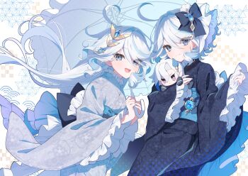 2girls :&lt; :d absurdres ahoge alternate_costume asa_no_ha_(pattern) back_bow black_bow black_kimono blue_eyes blue_gemstone blue_sash blue_streaks blush_stickers bow character_doll checkered_background closed_mouth curly_hair doll drop-shaped_pupils eyelashes floating_hair floral_print floral_print_kimono focalors_(genshin_impact) frilled_kimono frilled_sleeves frills furina_(genshin_impact) furisode gem gem_hair_ornament genshin_impact grey_kimono hair_bow hair_intakes hair_ornament hands_up highres holding holding_umbrella hugging_doll hugging_object japanese_clothes kimono long_hair long_sleeves looking_at_viewer mochizuki_mochi multicolored_hair multiple_girls neuvillette_(genshin_impact) obi obiage obijime open_mouth parasol patterned_background print_kimono purple_eyes sash seigaiha short_hair smile streaked_hair symbol-shaped_pupils two-handed umbrella unmoving_pattern v-shaped_eyebrows vision_(genshin_impact) white_background white_hair white_umbrella wide_sleeves