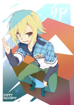 1boy ankle_boots black_boots blonde_hair blue_jacket boots buttons collarbone collared_jacket flipped_hair from_above full_body green_eyes green_pants grey_shirt hair_between_eyes hand_up happy_birthday highres hoppege jacket lace-up_boots layered_sleeves long_sleeves looking_at_viewer male_focus nijisanji open_mouth pants plaid_clothes plaid_jacket ribbed_shirt shade shirt short_hair short_over_long_sleeves short_sleeves sidelocks sitting solo upturned_eyes uzuki_kou uzuki_kou_(1st_costume) v-neck virtual_youtuber white_jacket