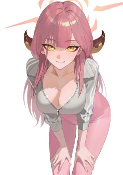 1girl alternate_costume aru_(blue_archive) bent_over blue_archive breasts brown_horns cleavage closed_mouth demon_horns feet_out_of_frame grey_jacket halo hands_on_own_knees hashtag-only_commentary highres hongcasso horns jacket large_breasts leggings long_hair looking_at_viewer low_horns orange_halo pink_hair pink_leggings simple_background sleeves_pushed_up smile solo standing track_jacket very_long_hair white_background yellow_eyes zipper zipper_pull_tab