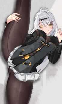 1girl absurdres ahoge black_jacket black_leotard black_pantyhose bodystocking breasts grey_background hair_ornament hairclip highres jacket large_breasts leotard long_hair looking_at_viewer pantyhose single_hair_intake smile solo split standing standing_on_one_leg standing_split sylux white_hair yellow_eyes yixuan_(trails_of_ink)_(zenless_zone_zero) yixuan_(zenless_zone_zero) zenless_zone_zero