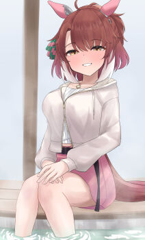 1girl absurdres animal_ears blush brown_eyes brown_hair casual checkered_ribbon dantsu_flame_(casual)_(umamusume) dantsu_flame_(umamusume) ear_covers foot_bath hair_between_eyes highres horse_ears horse_girl jacket long_sleeves looking_at_viewer multicolored_hair pink_skirt sengoku_(pixiv54635452) skirt soaking_feet solo two-tone_hair umamusume white_hair white_jacket