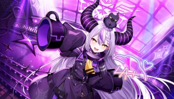 animal animal_on_head bird bird_on_head black_horns braid braided_bangs character_signature collar crow_(la+_darknesss) demon_girl demon_horns highres hololive holox horns huge_horns kage_no_jitsuryokusha_ni_naritakute! kage_no_jitsuryokusha_ni_naritakute!_master_of_garden la+_darknesss la+_darknesss_(1st_costume) metal_collar multicolored_hair non-web_source on_head pointy_ears purple_hair purple_horns screen sleeves_past_fingers sleeves_past_wrists speaker stage stage_lights streaked_hair striped_horns virtual_youtuber