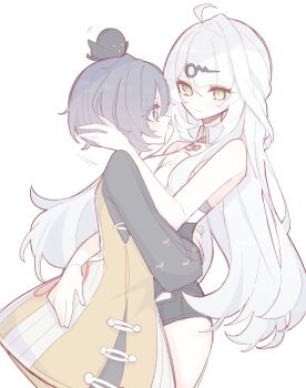 2girls absurdres ahoge animal animal_on_head bare_shoulders belle_(delicate_sunlight)_(zenless_zone_zero) belle_(zenless_zone_zero) bird bird_on_head green_eyes hair_ornament hairclip highres long_hair multiple_girls official_alternate_costume on_head short_hair very_long_hair white_background white_hair yellow_eyes yixuan_(zenless_zone_zero) yuri zenless_zone_zero zzzii0