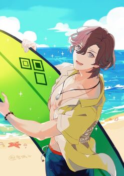 1boy bare_pectorals beach blue_swim_trunks brown_hair cloud collarbone collared_shirt commentary cowboy_shot hair_between_eyes holding holding_surfboard jewelry kotobuki_reiji male_focus male_swimwear necklace ocean open_clothes open_mouth open_shirt outdoors parted_hair pectorals pendant shirt short_sleeves sky smile solo sparkle starfish surfboard swim_trunks uta_no_prince-sama water xue_ezi yellow_shirt