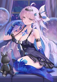 1girl absurdres ahoge air_bubble alternate_breast_size_(larger) bare_shoulders barefoot blue_hair blush breasts bubble chinese_commentary cleavage collarbone colored_extremities colored_inner_hair commentary_request couch denia_(wuthering_waves) dress hand_up highres indoors kmos large_breasts long_hair looking_at_viewer multicolored_hair on_couch paid_reward_available parted_lips partial_commentary pink_hair purple_dress purple_eyes sitting solo stuffed_toy wuthering_waves