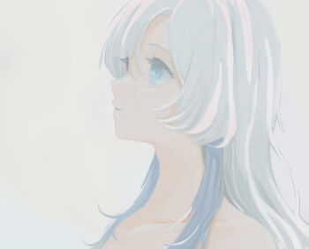 1girl bare_shoulders blue_eyes blue_hair expressionless heterochromia highres isekaijoucho kamitsubaki_studio long_hair looking_up mohe_onpu multicolored_hair parted_lips red_eyes solo two-tone_hair upper_body white_hair