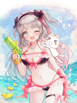 >_< 1girl absurdres bikini bird black_bikini black_hairband blue_eyes blue_hair blue_sky breasts cat cleavage commentary_request commission duck frilled_hairband frills gradient_hair grey_hair hairband highres holding holding_water_gun indie_virtual_youtuber koron_(tkhsrui) large_breasts long_hair multicolored_hair navel ocean one_eye_closed open_mouth pink_hair skeb_commission sky smile solo swimsuit thigh_strap virtual_youtuber water water_drop water_gun yumesaki_yun