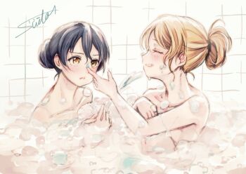 2girls :t ayase_eli bath bathing blonde_hair blue_hair closed_eyes collarbone grin hair_bun highres indoors looking_at_another love_live! love_live!_school_idol_project multiple_girls nude poking_nose pout signature single_hair_bun smile soap_bubbles sonoda_umi suito yellow_eyes yuri