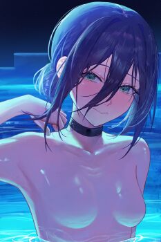 1girl absurdres black_choker breasts chainsaw_man choker commentary_request completely_nude green_eyes hair_between_eyes highres kaze_22 korean_commentary looking_at_viewer no_nipples nude partially_submerged reze_(chainsaw_man) small_breasts smile solo