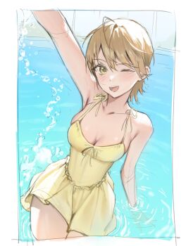 1girl :d ;d arm_support arm_up bare_shoulders blonde_hair blush breasts brown_hair cleavage collarbone deodeo325752 dress highres looking_at_viewer medium_breasts one_eye_closed open_mouth original pool short_hair sleeveless sleeveless_dress smile solo splashing water yellow_dress