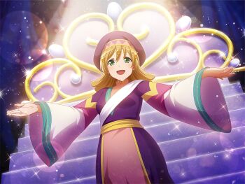 1girl daiba_nana dutch_angle game_cg green_eyes hair_down hat headpiece long_sleeves looking_at_viewer medium_hair multicolored_robe official_art open_mouth outstretched_arms purple_hat purple_robe robe shoujo_kageki_revue_starlight shoujo_kageki_revue_starlight_-re_live- solo sparkle spotlight spread_arms stairs standing upper_body wide_sleeves