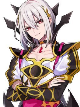 1boy androgynous armor black_sleeves choker collarbone crossed_arms diamond_(shape) dragon dragon_boy fire_emblem fire_emblem_engage flat_chest gold_trim hair_between_eyes hair_ornament head_tilt highres jewelry looking_at_viewer male_focus medium_hair nintendo pendant rafal_(fire_emblem) red_eyes shirt shoulder_armor smile solo white_background white_hair white_shirt yuurururun