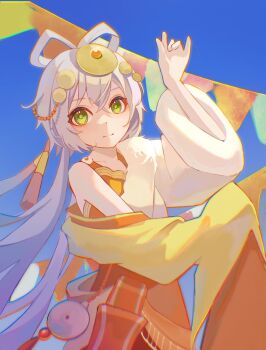1girl arm_up awsj7858 blue_sky chromatic_aberration commentary_request green_eyes grey_hair hair_ornament highres long_hair long_sleeves looking_at_viewer luo_tianyi short_hair_with_long_locks sky smile solo upper_body very_long_hair vocaloid wide_sleeves