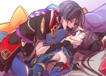 1boy 1girl arm_up armor bed_sheet black_bodysuit black_bow black_gloves black_hair black_kimono black_shorts blue_leotard blue_sleeves blue_thighhighs blunt_ends bodysuit bow boy_on_top breasts detached_sleeves elbow_gloves eyeliner eyeshadow fingernails fur_collar genshin_impact gloves gold gold_trim grey_eyes grey_hair groin hair_bow hand_on_another&#039;s_face hand_up hetero highres holding_another&#039;s_wrist japanese_armor japanese_clothes jewelry juban kimono kote kurokote layered_shorts leotard long_hair looking_at_another makeup mandarin_collar medium_breasts mitsudomoe_(shape) mona_(genshin_impact) mona_(pact_of_stars_and_moon)_(genshin_impact) neck_ring o-ring on_bed open_mouth oriana0w0 pillow pom_pom_(clothes) purple_bag purple_eyes purple_sash purple_shorts red_eyeliner red_eyeshadow red_kimono red_sash sash scaramouche_(genshin_impact) sheet_grab shorts signature star_(symbol) star_print tassel teeth thighhighs thumb_to_mouth tomoe_(symbol) tongue tsurime twintails upper_teeth_only white_background white_kimono yukadon