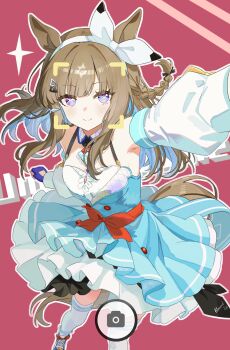 1girl absurdres almond_eye_(umamusume) animal_ears ankry armpits blue_dress blue_gloves brown_hair detached_sleeves dress fingerless_gloves gloves hairband highres horse_ears horse_girl horse_tail long_hair looking_at_viewer red_background smile solo tail thighhighs umamusume white_hairband white_thighhighs
