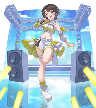 1girl absurdres aqua_eyes armpit_crease asymmetrical_clothes belt blush boots bow bracelet breasts brown_hair detached_sleeves eyelashes full_body hair_bow hakimen highres holding holding_microphone hololive jewelry legs long_sleeves looking_at_viewer medium_breasts microphone midriff navel official_alternate_costume one_eye_closed oozora_subaru open_mouth pleated_skirt reflective_floor short_hair single_bare_shoulder single_sleeve skirt socks solo speaker stage standing standing_on_one_leg swept_bangs thigh_strap two-tone_shirt two-tone_skirt virtual_youtuber white_belt white_boots yellow_bow yellow_socks
