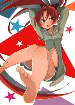 Rule 34 | 1girl, abstract background, arms behind head, barefoot, black bow, blush, bow, commentary request, fang, feet, floating hair, foot focus, green hoodie, green shorts, hair bow, hands up, hood, hood down, hoodie, long hair, long sleeves, looking at viewer, mahou shoujo madoka magica, open mouth, partially unzipped, red eyes, red hair, sakura kyoko, shorts, solo, star (symbol), triangle, urei-hibino, white background
