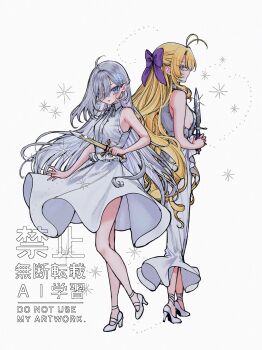 2girls bare_shoulders blonde_hair bow commentary dress full_body hair_bow high_heels highres holding holding_knife knife looking_at_viewer looking_back mishiro_(shiboyugi) multiple_girls murasaki_pomeranian purple_bow shibou_yuugi_de_meshi_wo_kuu. shoes simple_background sleeveless sleeveless_dress standing symbol-only_commentary white_background white_dress white_hair white_shoes yuuki_(shibou_yuugi)