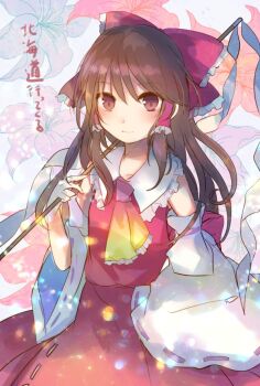 1girl ascot bow brown_eyes brown_hair closed_mouth detached_sleeves flower flower_request frilled_bow frilled_hair_tubes frills gohei hair_bow hair_tubes hakurei_reimu holding holding_gohei kazu_(muchuukai) long_hair looking_at_viewer red_bow red_skirt ribbon-trimmed_sleeves ribbon_trim skirt skirt_set smile solo touhou translation_request yellow_ascot