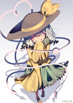 1girl artist_name black_hat blouse bow bright_pupils brown_shoes clenched_teeth frilled_shirt_collar frilled_skirt frills from_above full_body green_skirt grey_background grey_eyes grey_hair hair_over_eyes hand_to_own_mouth hat hat_bow hat_ribbon heart heart_of_string highres komeiji_koishi long_sleeves looking_at_viewer medium_hair messy_hair one_eye_covered ribbon shaded_face shadow shirt shoes simple_background skirt sleeves_past_fingers sleeves_past_wrists smile solo teeth third_eye touhou usinohone white_pupils wide_sleeves yellow_bow yellow_ribbon yellow_shirt