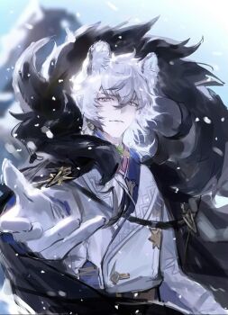 1boy animal_ear_fluff arknights black_cape blurry blurry_background cape chinese_commentary closed_mouth commentary_request fur-trimmed_cape fur_trim gloves grey_eyes grey_hair hair_between_eyes hand_up highres jacket long_sleeves looking_at_viewer male_focus offering_hand silverash_(arknights) silverash_the_reignfrost_(arknights) sky snow_leopard_boy snow_leopard_ears snowing solo suzhengsuzheng upper_body white_gloves white_jacket