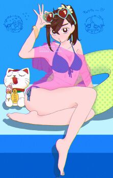 &gt;_&lt; 2boys 2girls absurdres ayase_momo bare_legs barefoot bikini blue-framed_eyewear blue_background blue_bikini blush bracelet breasts brown_eyes brown_hair collarbone cropped_head dandadan earrings enjoji_jin feet floating_earrings flying_sweatdrops front-tie_bikini_top front-tie_top full_body hair_between_eyes hair_ornament hair_scrunchie halterneck hand_up heart heart-shaped_eyewear heart_in_mouth high_ponytail highres holding holding_ice_cream_cone holding_removed_eyewear ice_cream_cone jewelry legs looking_at_viewer maneki-neko multiple_boys multiple_girls nervous_sweating parted_lips pink_shirt ponytail qq999 scrunchie see-through_clothes see-through_shirt shirt short_hair side-tie_bikini_bottom simple_background single_bare_shoulder single_sidelock sitting small_breasts sunglasses sweat swim_ring swimsuit takakura_ken_(dandadan) thighs turbo_granny_(dandadan) twitter_username unworn_eyewear yellow_scrunchie yokozuwari