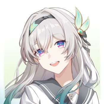 1girl black_hairband blue_pupils commentary_request firefly_(honkai:_star_rail) firefly_(spring_missive)_(honkai:_star_rail) gradient_background gradient_hair green_background green_hair grey_hair grey_sailor_collar hair_ornament hairband highres honkai:_star_rail honkai_(series) long_hair looking_at_viewer multicolored_hair official_alternate_costume open_mouth portrait purple_eyes sailor_collar school_uniform serafuku shirt shushang smile solo teeth upper_teeth_only white_shirt