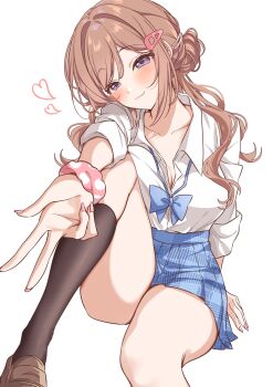 1girl black_socks blue_eyes blue_skirt blush breasts brown_hair cleavage closed_mouth collared_shirt commentary_request gakuen_idolmaster gyaru gyaru_w hatsuboshi_gakuen_school_uniform highres himesaki_rinami idolmaster knee_up large_breasts long_hair looking_at_viewer mei_hinamatsu pink_scrunchie plaid_clothes plaid_skirt school_uniform scrunchie shirt simple_background skindentation skirt sleeves_rolled_up smile socks solo thighs w white_background white_shirt wrist_scrunchie